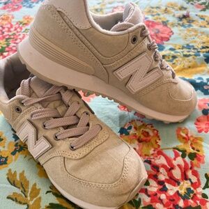NEW BALANCE KIDS SNEAKERS SIZE 1 BEIGE CANVAS NEW